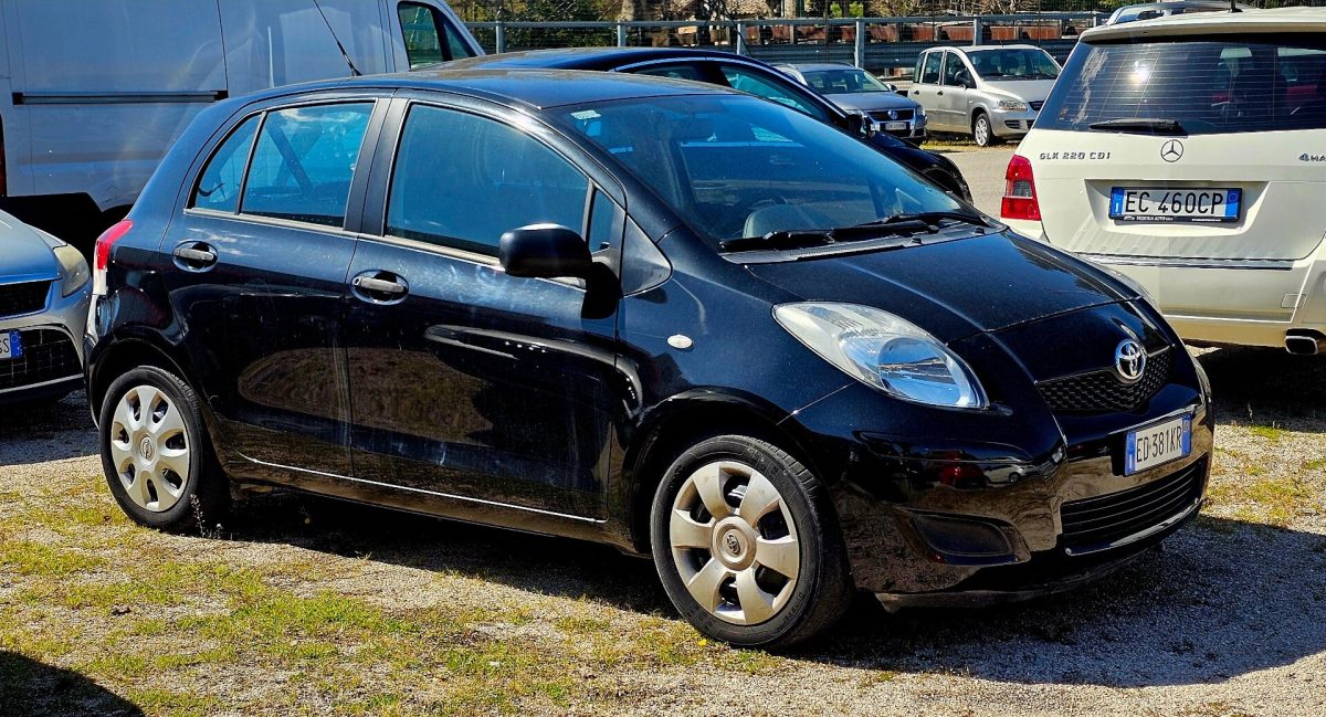 TOYOTA YARIS GPL ( solo COMMERCIANTI)